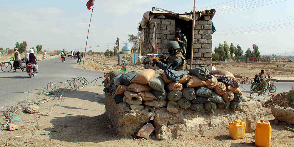 Talibu uzbrukumos Afganistānā nogalināti 37 policisti un karavīri