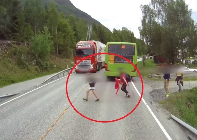 Video ar Latvijas kravas auto šofera manevru Norvēģijā sajūsmina arī cilvēkus pasaulē