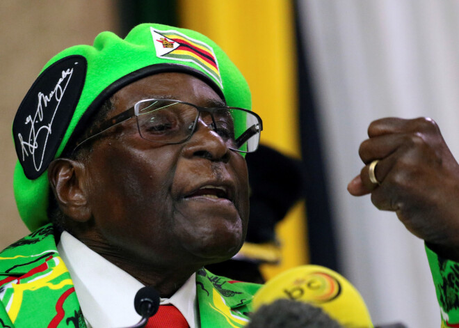 DĀR prezidents: Zimbabvē varu sagrābusi armija, Mugabe atrodas mājas arestā