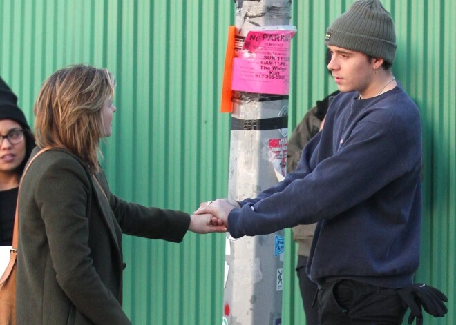 Сын Бэкхема навестил свою подругу на съемках