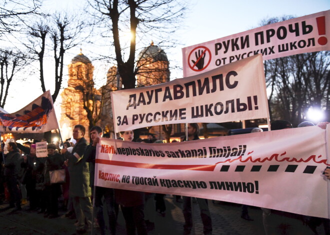 В Риге тысячи людей участвовали в шествии против образования только на латышском языке