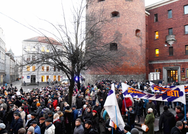 Протестовавшие у Кабинета министров потребовали автономии школ нацменьшинств