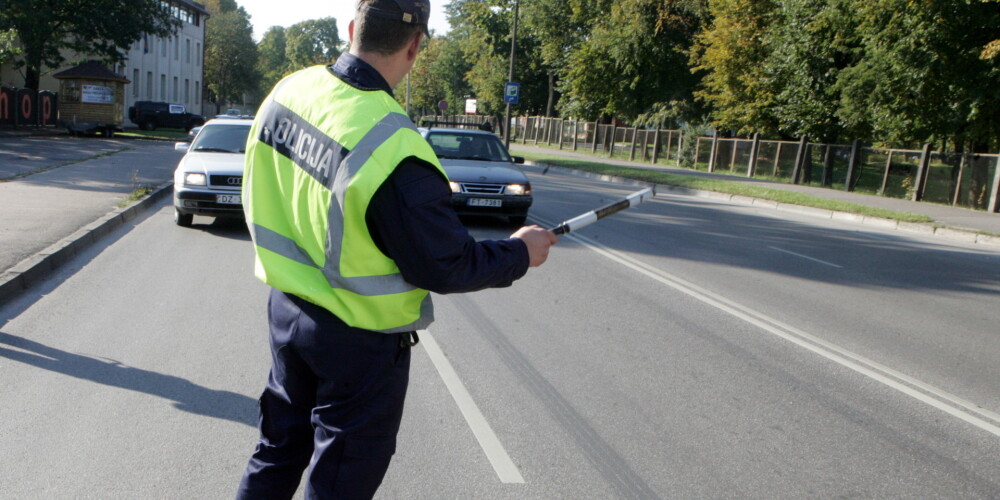 Latvijā akūti trūkst darbinieku Ceļu policijā; plāno mainīt darba organizāciju