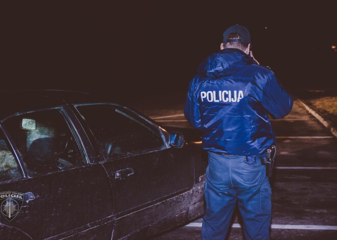 Policisti lidostā aizturējuši sevišķi nekaunīgus huligānus