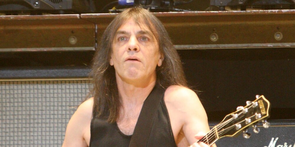 Miris AC/DC ģitārists Malkolms Jangs