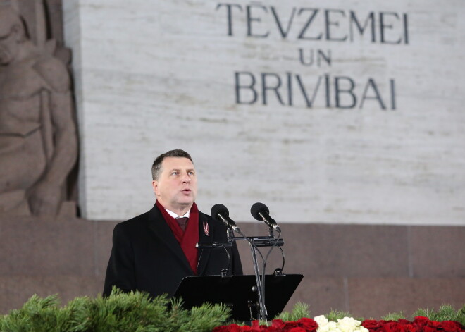 Valsts prezidents Raimonds Vējonis saka svētku uzrunu Latvijas Republikas proklamēšanas 99.gadadienā pie Brīvības pieminekļa.