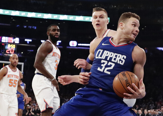 Latviešu zvaigzne Kristaps Porziņģis pirmdien guva 25 punktus Nacionālās basketbola asociācijas (NBA) spēlē un kaldināja Ņujorkas "Knicks" uzvaru.