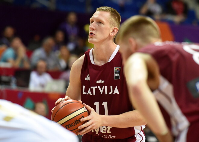 Latvijas basketbola izlasei spēlē pret Turciju varētu nākties iztikt arī bez Rolanda Šmita