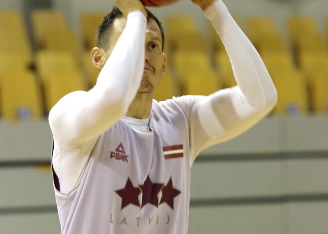 Latvijas vīriešu basketbola valstsvienības spēlētājs Jānis Blūms piedalās atklātajā treniņā "Elektrum" Olimpiskajā centrā, gatavojoties FIBA Pasaules kausa 2019 kvalifikācijas turnīram.