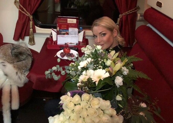«Фото как на похороны»: Волочкова шокировала выбором снимка для поздравления Малахова