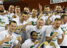 2016. gada Latvijas Basketbola līgas čempioni "Valmieras/ORDO" spēlētāji priecājas par uzvaru Vidzemes Olimpiskajā centrā.