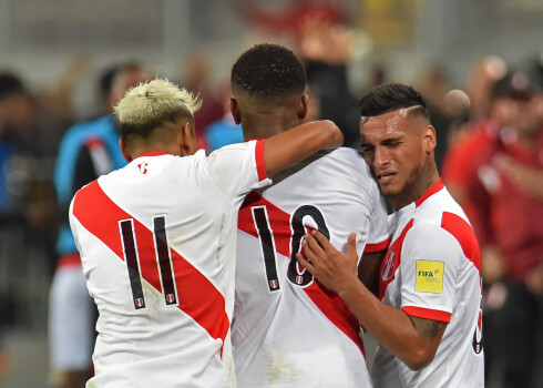 Peru futbolistu vēsturiskais panākums varētu aiziet nebūtībā, ja politiķi meklēs veidu, kā iejaukties valsts futbola dzīvē un saimniecībā.