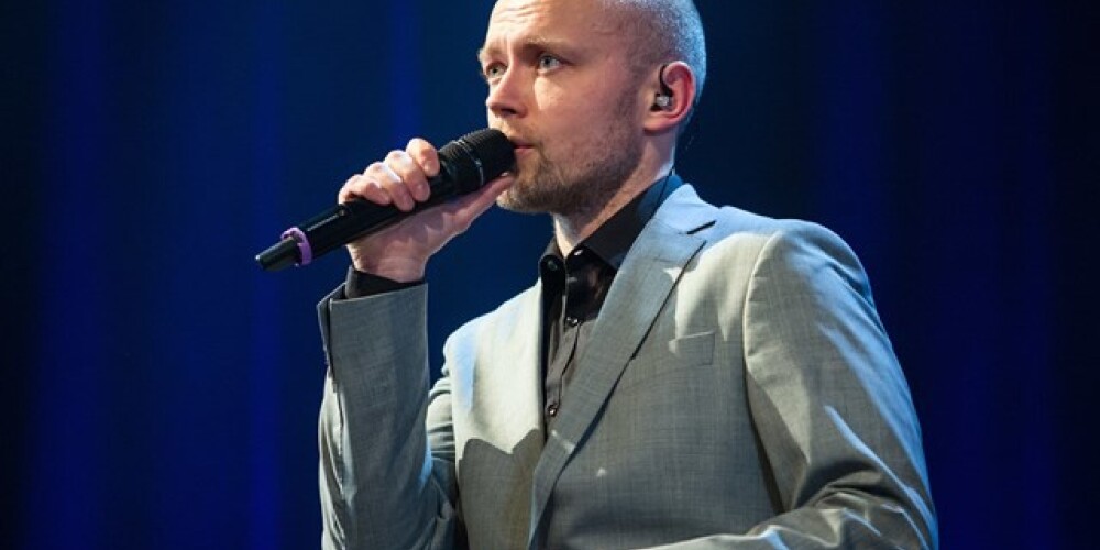 Rīgā uzstāsies pasaulslavenās zviedru vokālās grupas “The Real Group” dziedātājs Jānis Strazdiņš