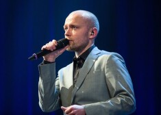 Rīgā uzstāsies pasaulslavenās zviedru vokālās grupas “The Real Group” dziedātājs Jānis Strazdiņš