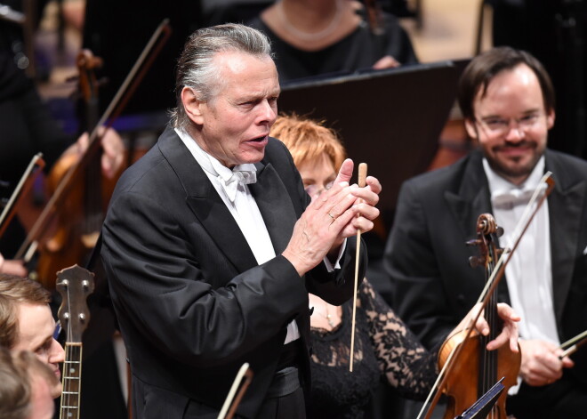 Mariss Jansons godalgots ar britu Karaliskās filharmonijas zelta medaļu