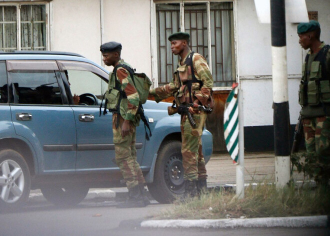 Zimbabves tiesa: armijas rīcība, sagrābjot varu valstī, bija likumīga