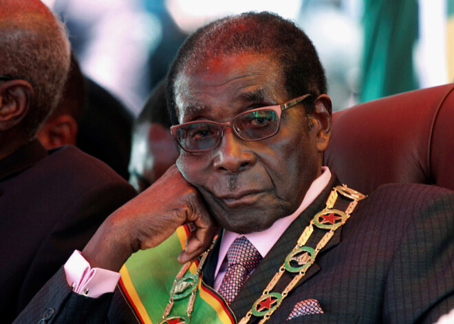 "Viņš ar cerībām raugās uz savu jauno dzīvi..." Mugabe samierinājies ar atstādināšanu no amata