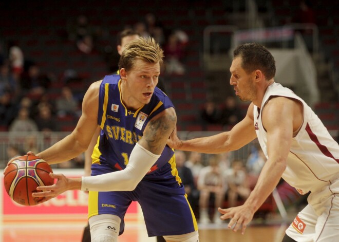 Latvijas basketbolisti 4. ceturtdaļā salauž zviedru pretestību un svin uzvaru PK kvalifikācijas spēlē