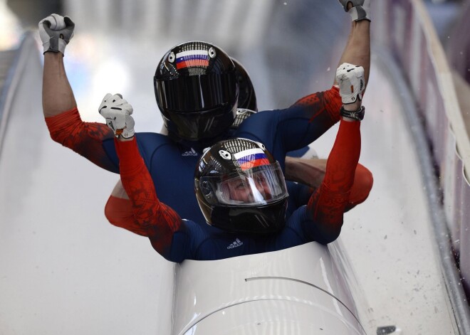 Olimpiskā komiteja atņem Soču zeltu arī bobslejista Zubkova stūmējiem