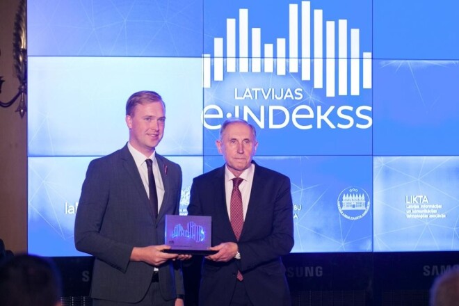 Latvijas Lielo pilsētu asociācijas izpilddirektors Viktors Valainis (pa labi) un Ventspils domes pārstāvis Jānis Vītoliņš.