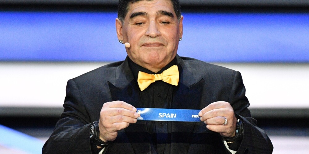 Notikusi futbola Pasaules kausa izloze: Maradona ielozē Eiropas čempioni Portugāli vienā grupā ar Spāniju