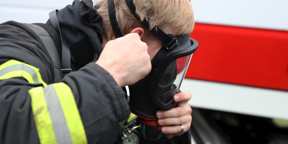 Valsts ugunsdzēsības un glābšanas dienests, saīsināti VUGD, ir Latvijas Republikas Iekšlietu ministrijas padotībā esoša valsts pārvaldes iestāde, kas sastāv no centrālā aparāta, kā arī patstāvīgajām un teritoriālajām struktūrvienībām. VUGD realizē valsts politiku ugunsdrošības, ugunsdzēsības, glābšanas darbu un civilās aizsardzības jomā, kā arī uzrauga normatīvajos aktos noteikto ugunsdrošības un civilās aizsardzības prasību ievērošanu.Centrālajā aparātā ietilpst finanšu plānu pārvalde, personāla pārvalde, preses un sabiedrisko attiecību nodaļa, juridiskā nodaļa, plānošanas un koordinācijas nodaļa, Eiropas lietu un starptautiskās sadarbības nodaļa, projektu vadības nodaļa, iepirkumu un nodrošinājuma pārvalde un dokumentu aprites un pārvaldības nodaļa, savukārt teritoriālās struktūrvienības ir Rīgas reģiona pārvalde, Latgales reģiona brigāde, Kurzemes reģiona brigāde, Zemgales reģiona brigāde, Vidzemes reģiona brigāde. VUGD struktūrā ietilpst arī Latvijas Ugunsdzēsības muzejs un pakļautībā ir Ugunsdrošības un civilās aizsardzības koledža.