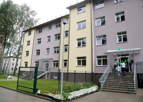 Patvēruma meklētāju izmitināšanas centrs "Mucenieki".