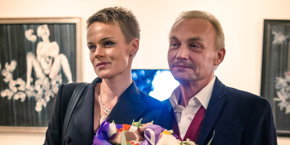 Elīna Maligina pēc pusgada prombūtnes atgriežas Latvijā pie vīra miljonāra