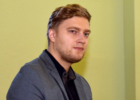 Kanāla RīgaTV 24 direktors Klāvs Kalniņš saka, ka ““Current Time” radīs pozitīvu pienesumu mūsu skatītāju dzīvēs un ļaus skatītājiem attīstīt informētus viedokļus par svarīgām tēmām”.