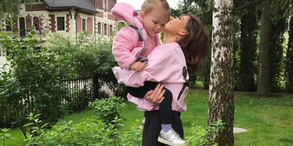 Елена Темникова едва не потеряла дочь во время родов