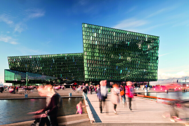 Koncertzāle un konferenču centrs Harpa Reikjavīkā ir nozīmīgs Islandes simbols.