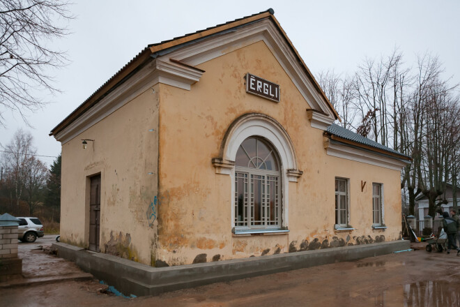 Māris Olte kādreizējo Ērgļu staciju ir izlēmis padarīt par neformālu vietējo kultūras un tūrisma centru, kurā laipni lūgts būs gan katrs ērglēnietis, gan ciemiņš. „Tas ir domāts kā mazgabarīta kultūras nams. Būs nedēļas nogales, kad te būs pat 30–40 cilvēku. Robītim būs daudz darba,” paredz Olte.