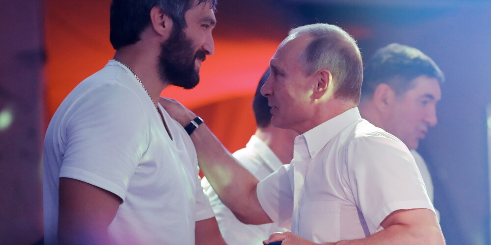 Putina komandu dibinājušais hokejists Ovečkins nosoda SOK piešķirto diskvalifikāciju Krievijai