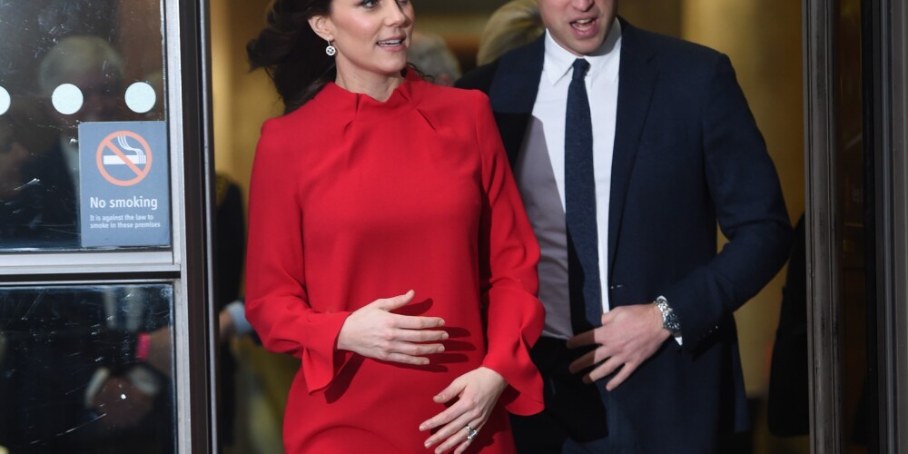 Беременная герцогиня Кэтрин вышла в свет в красном платье