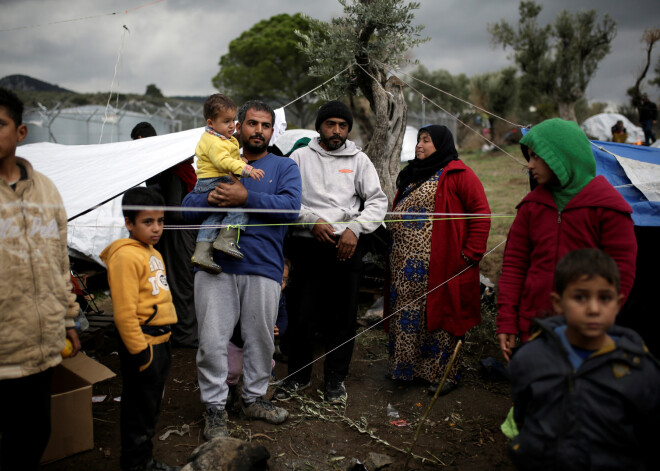 Migranti arvien biežāk izmanto viltotas pases, lai no Grieķijas nokļūtu citās Eiropas Savienības valstīs