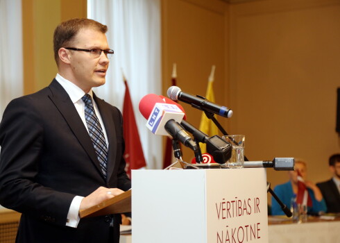 Nacionālās apvienības līdzpriekšsēdētājs Raivis Dzintars Nacionālās apvienības "Visu Latvijai!"-"Tēvzemei un brīvībai"/LNNK kongresā Rīgas Latviešu biedrības namā.