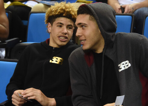 Lamelo Bols (pa kreisi) un Liandželo Bols pošas uz Lietuvu.