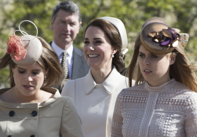 Hercogiene Ketrīna un princeses Eiženija (pa kreisi) un Beatrise.
