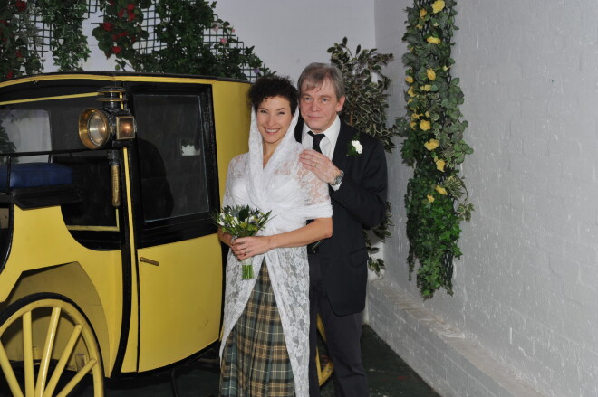 Ievas Adamss un Arņa Lejiņa kāzas 2011. gadā Skotijas ciematiņā.