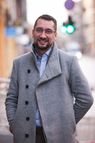 Ģimenes ārsts Ainis Dzalbs saka: „Ja e-veselības sistēma bremzēs, tad tauta pati to iznīcinās”.