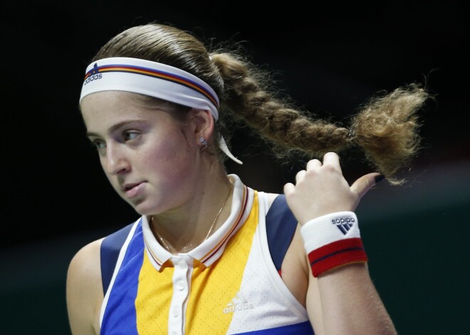 Aļona Ostapenko sākusi sadarbību ar slavenu austrāliešu speciālistu