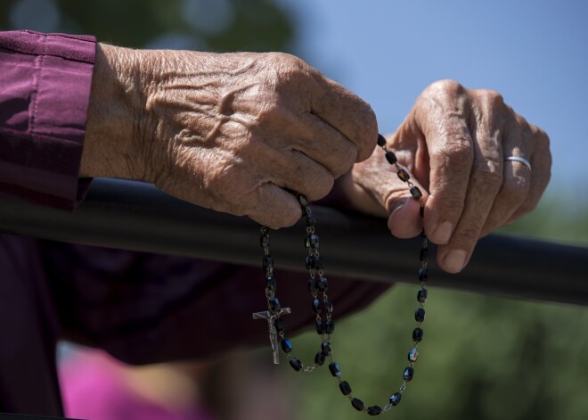 Cīņā pret pedofiliju Austrālijā aicina atcelt celibātu katoļu baznīcā