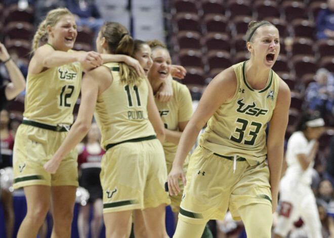 Basketboliste Laksa NCAA spēlē trāpa 11 trejačus un gūst 40 punktus