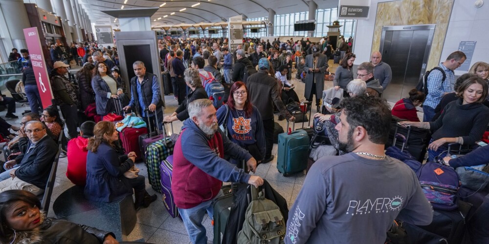 Vairāk nekā 10 stundas paralizēta Atlantas lidostas darbība: 1200 atceltu reisu un vispārējs haoss