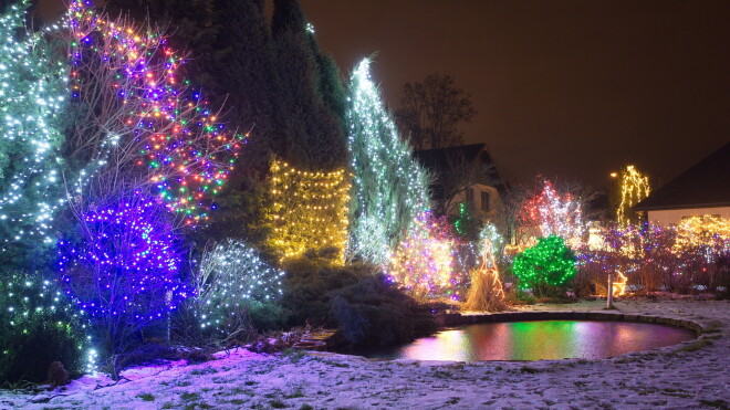 Mājas saimniekam pagalma izgreznošana prasa aptuveni nedēļu.