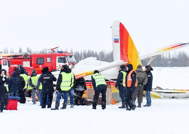 Lidmašīna "An-2" Narjanmarā veica smagu nosēšanos, kā rezultātā gāja bojā 3 cilvēki, bet vēl 10 guva ievainojumus, ziņo "Interfaks", kas atsaucas uz mediķiem.