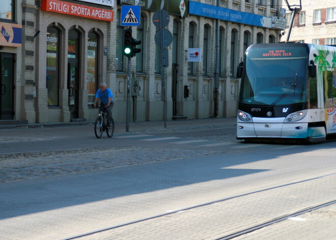 Rīgā tramvajs notriecis 66 gadus vecu vīrieti