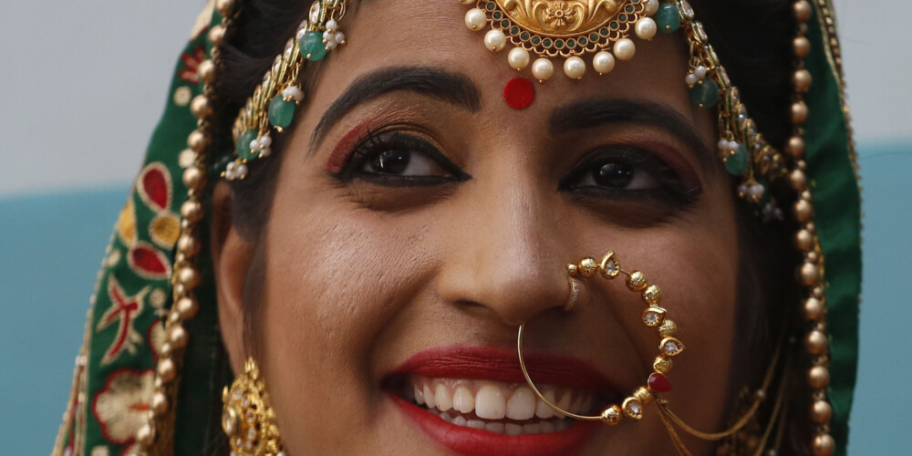 Foto: masu kāzās Indijā izprecina hinduistu, musulmaņu un kristiešu meitenes, kurām nav tēvu