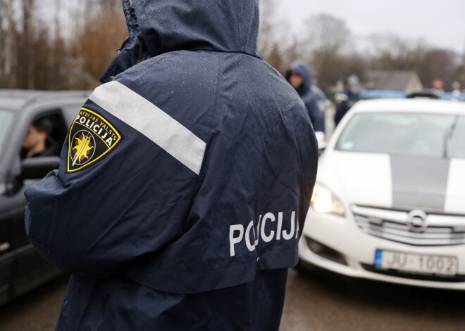 Olaines pašvaldības policijā 10 mēnešus nostrādājis dzērājšoferis, kurš veiksmīgi slēpis savu pārkāpumu