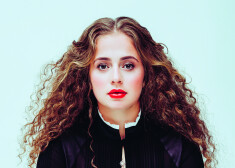 Aļona Ostapenko fotosesijā žurnālam "Pastaiga".